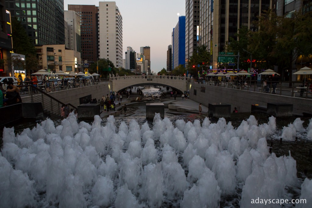 Cheonggyecheon 01