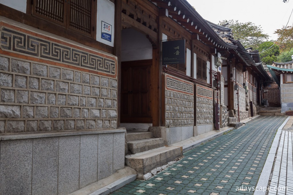 Bukchon Hanok Village 01