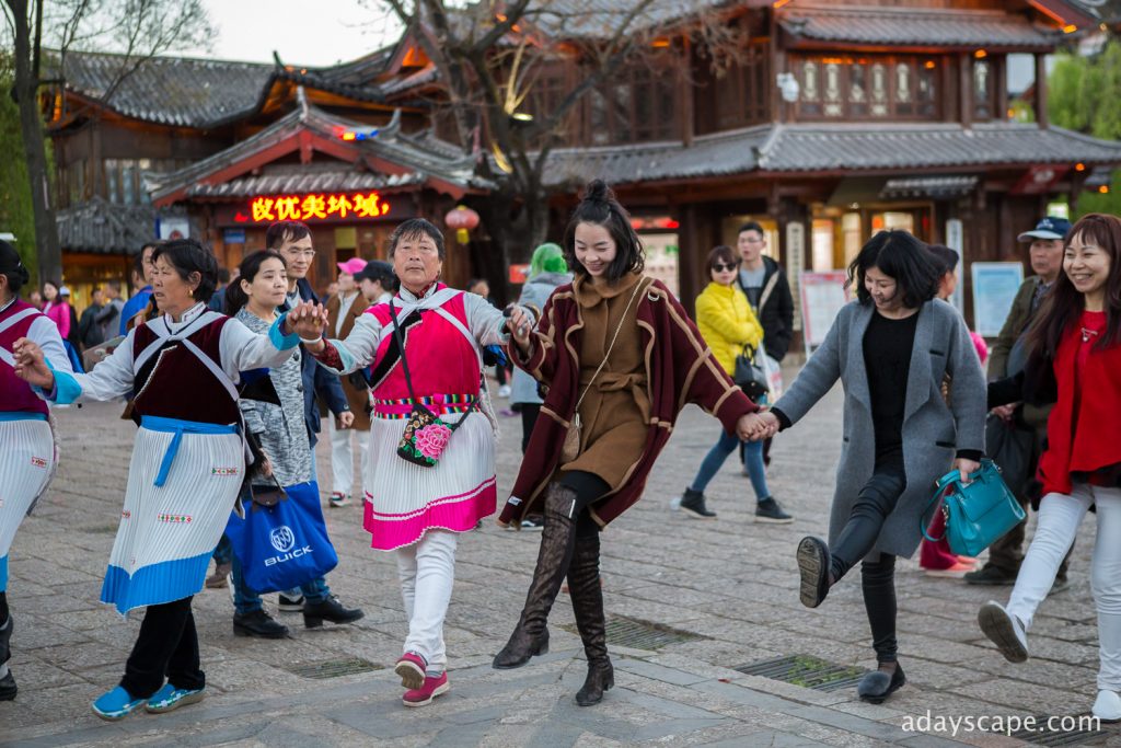 Naxi Dancing 02