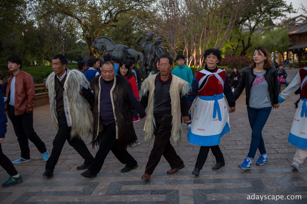 Naxi Dancing 03