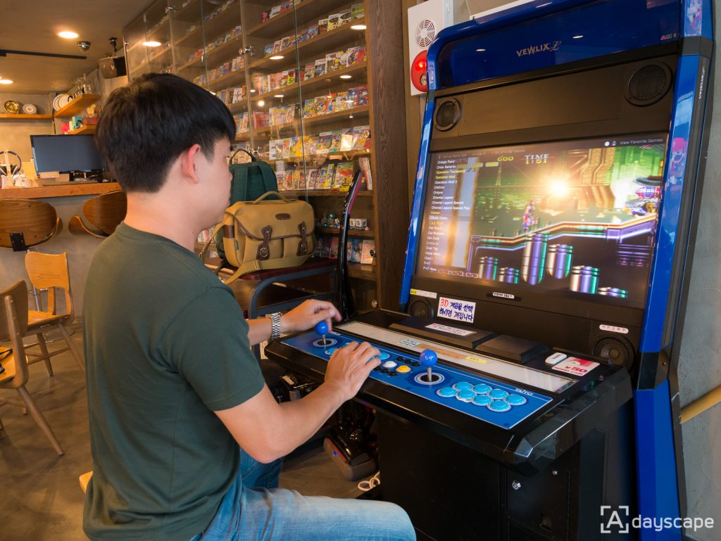 Retro Cafe Trader 5